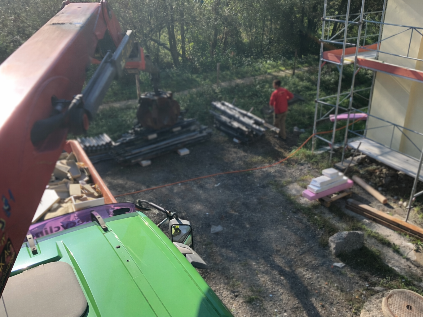 Grosse Metallfraktionen holen wir mit Kran-LKW zuverlässig & speditiv bei Kunden aus dem ganzen Kanton Zürich und Aargau ab.