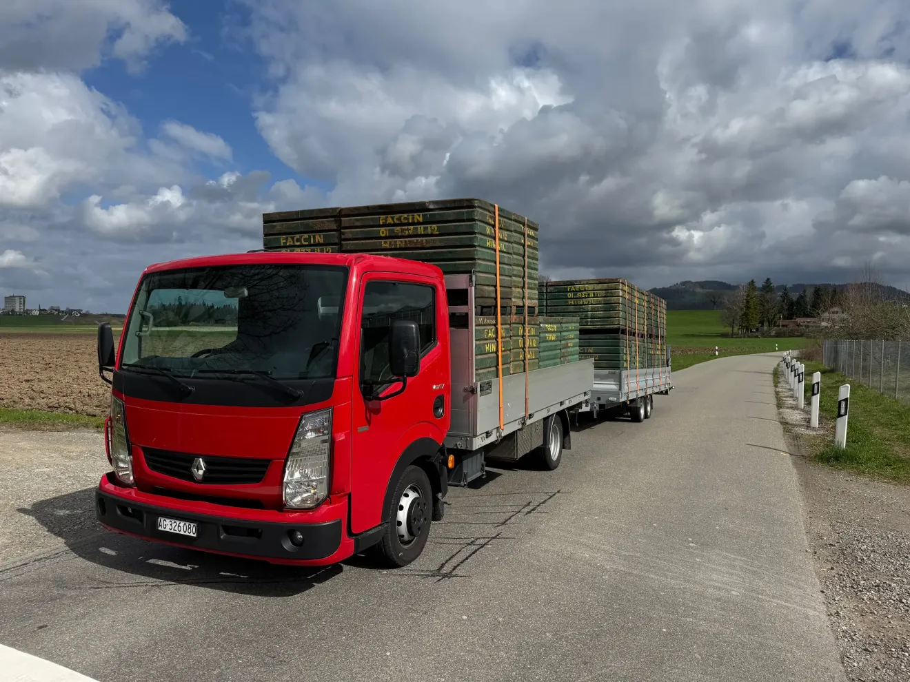 Kleinere Metall- und Abfallfraktionen holen wir mit Kran-Lieferwagen zuverlässig & speditiv bei Kunden aus dem Zürcher Unterland und dem angrenzenden Aargau ab.